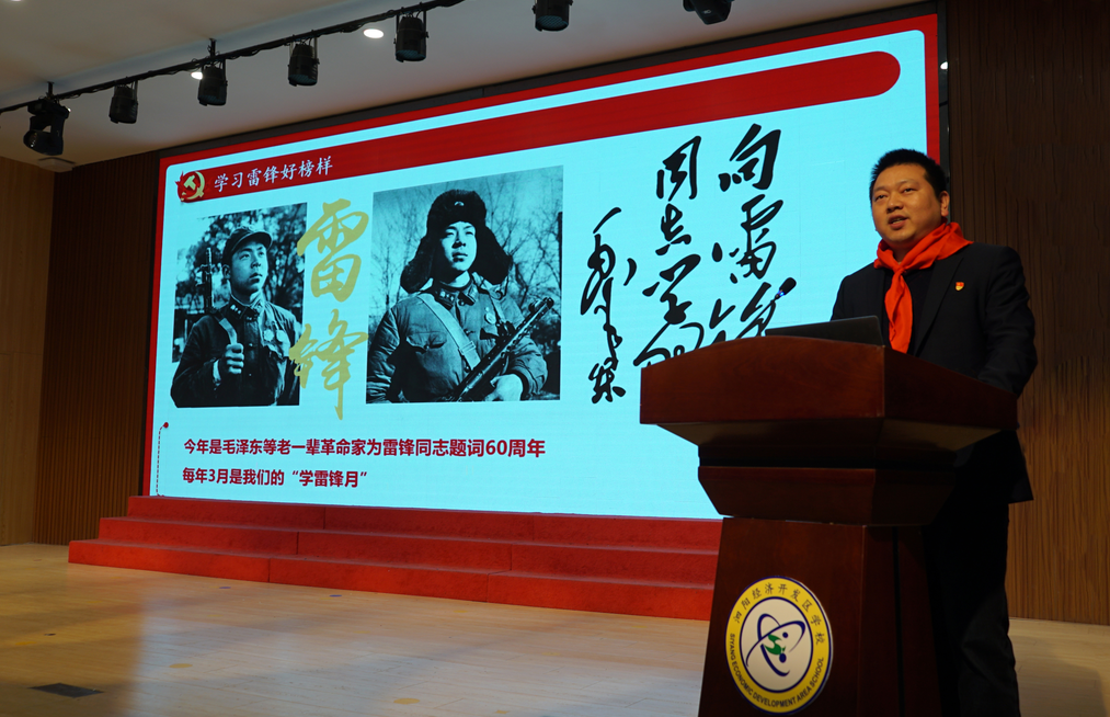 西征网总编辑陶冰峰走进校园分享学雷锋故事