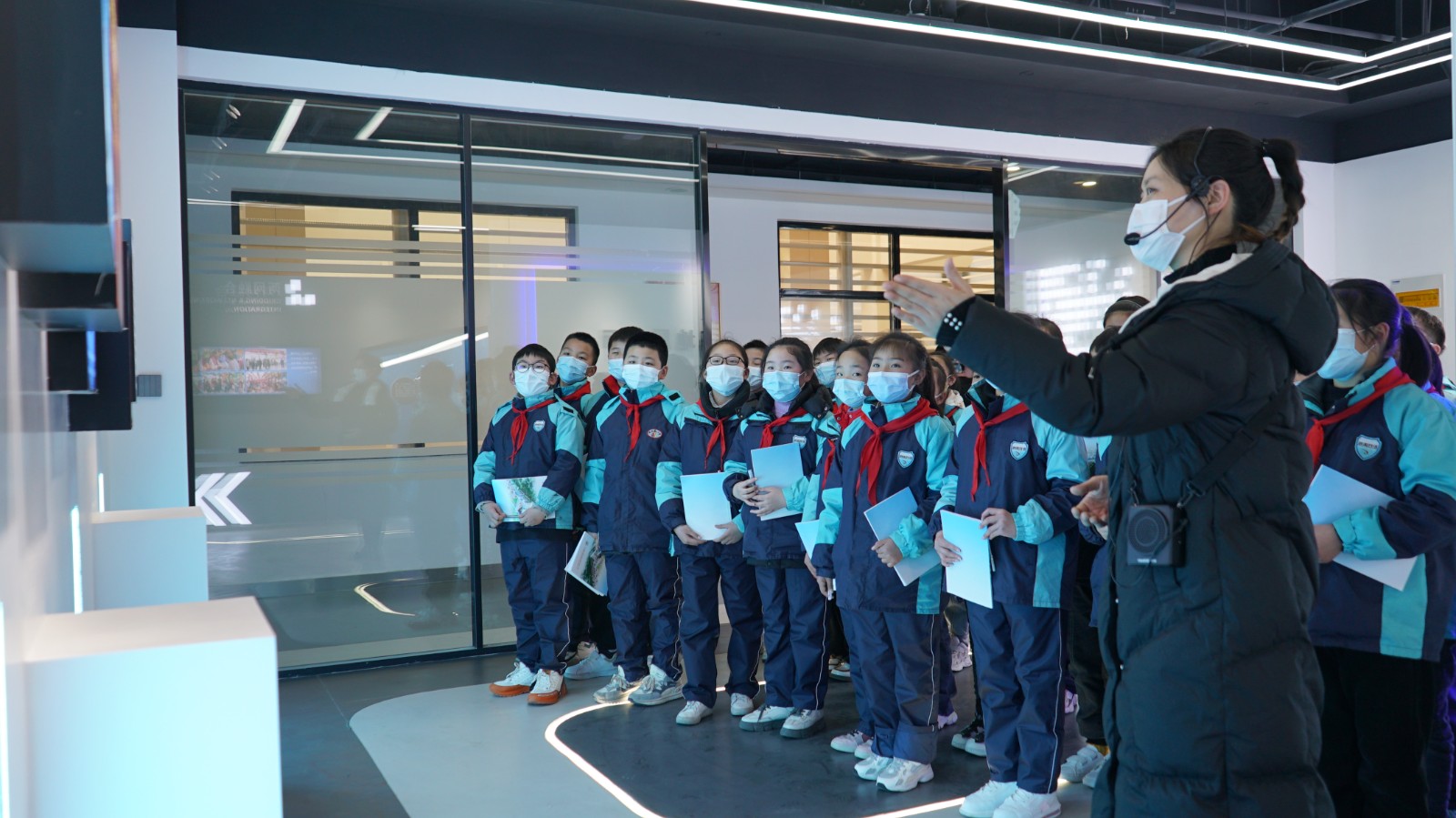 西征网小真姐姐为青少年学生上网络文明公开课