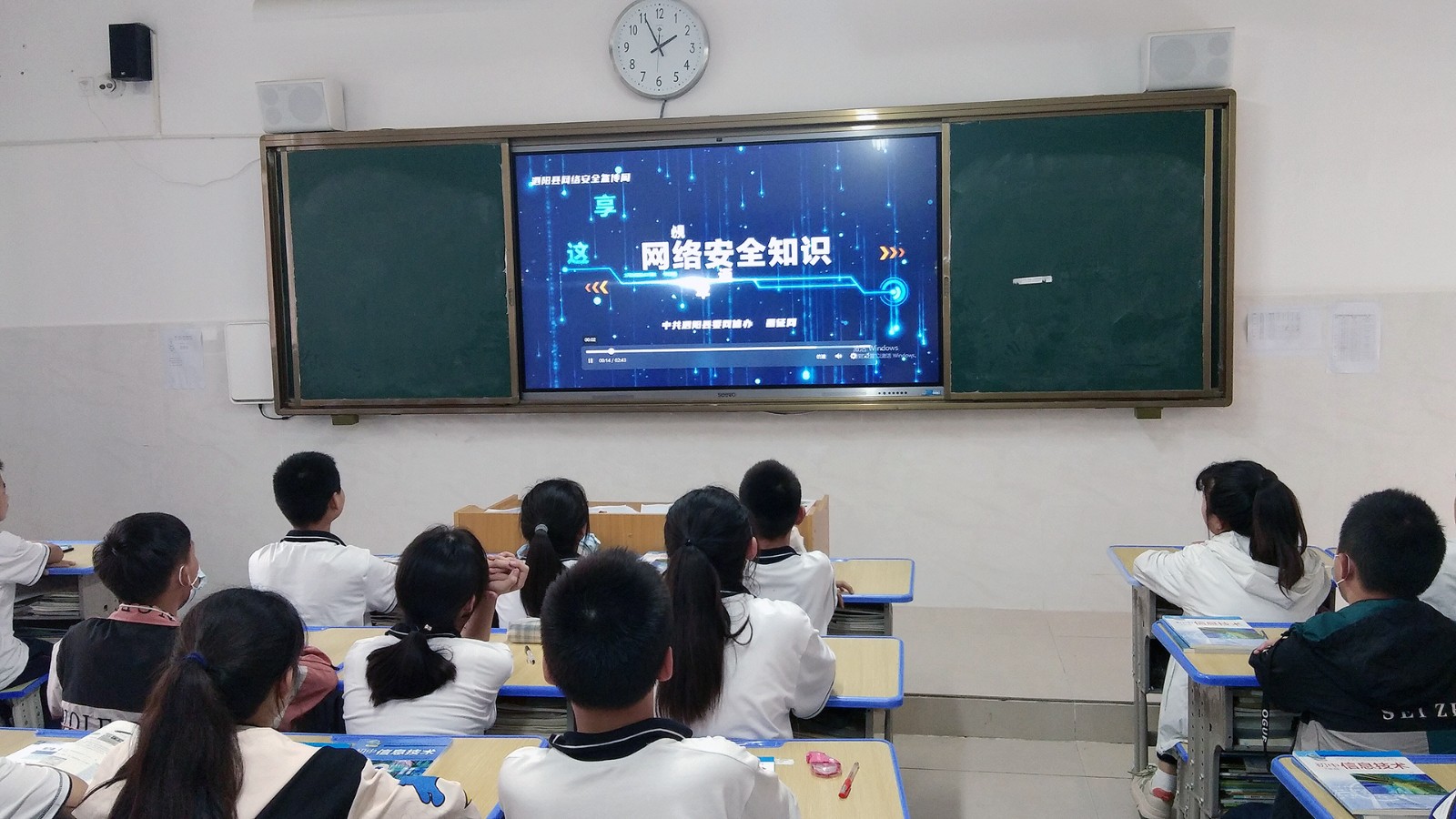 公司制作网络安全专题视频走进校园开展宣传