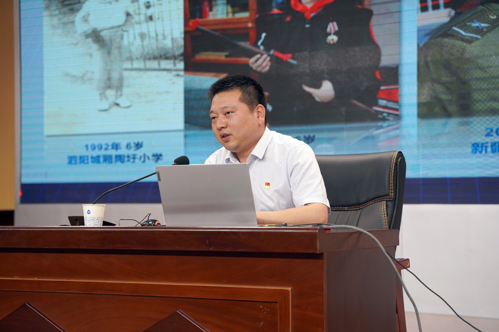 西征网总编辑陶冰峰走进校园分享网络文化故事