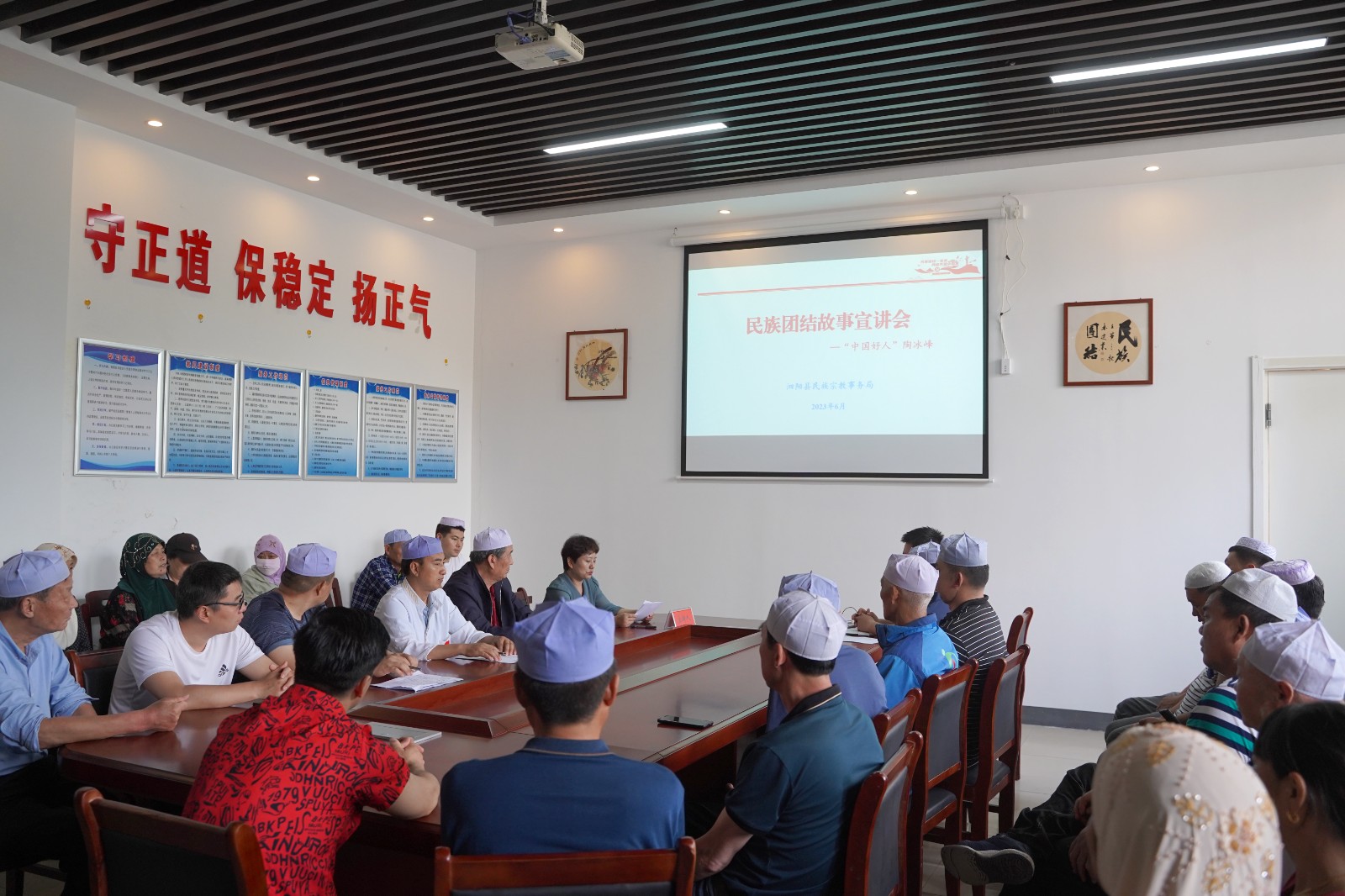西征网总编辑陶冰峰到伊斯兰教协会分享民族团结故事