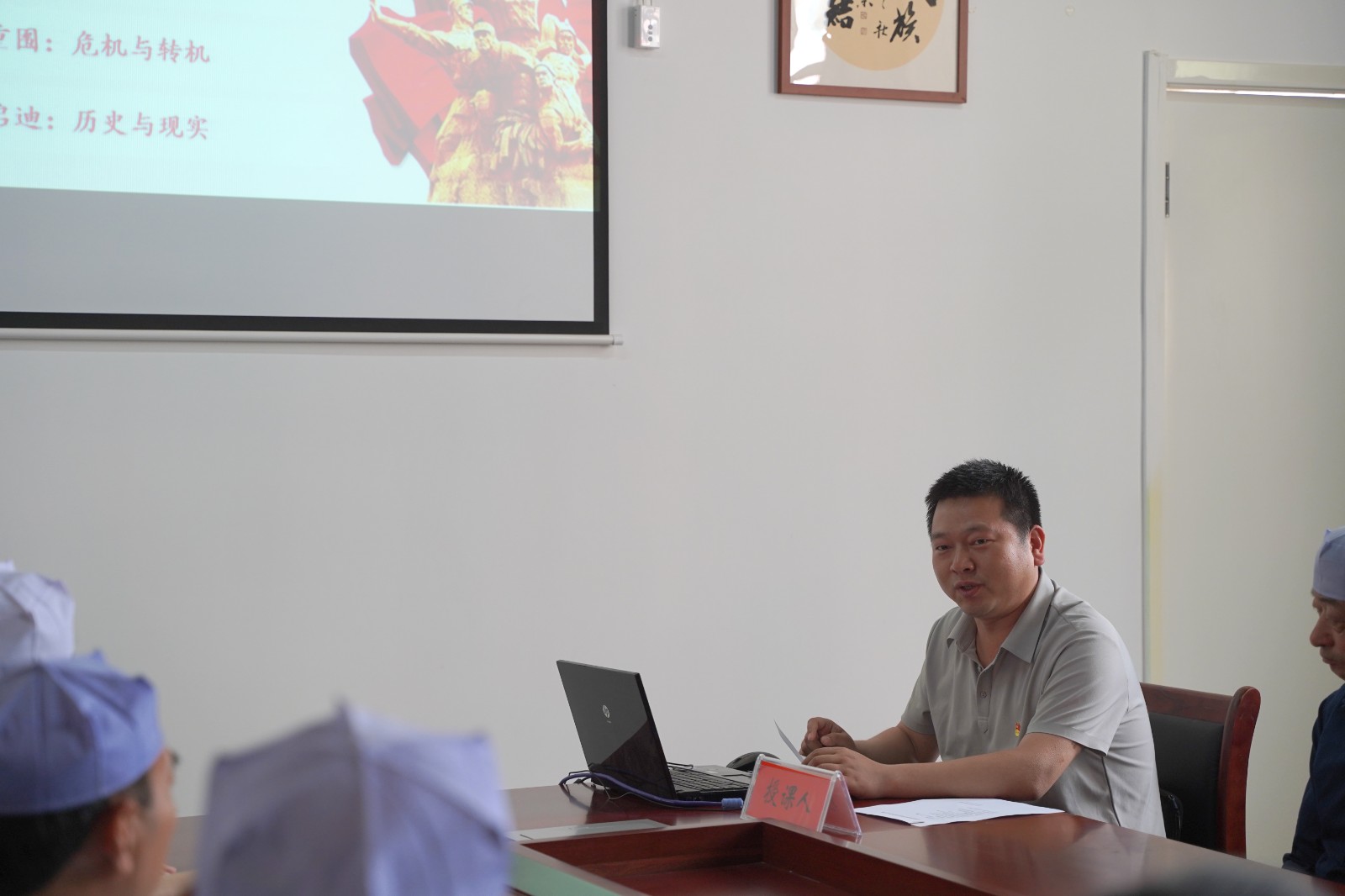 西征网总编辑陶冰峰到伊斯兰教协会分享民族团结故事