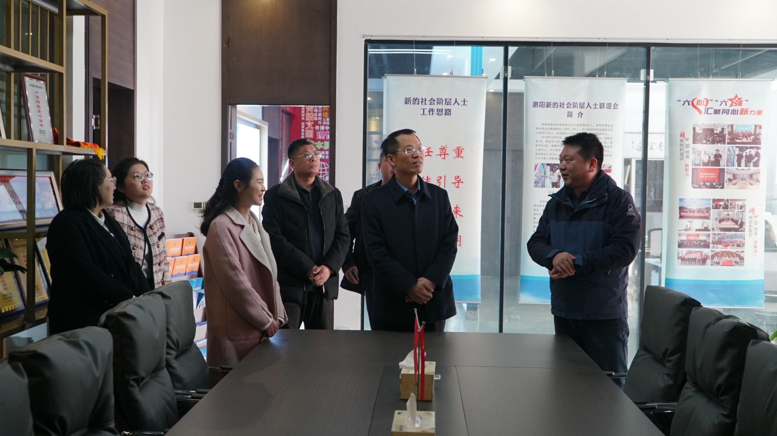 兰考县政协办公室主任许庆玺一行调研陶冰峰委员新媒体联合工作室
