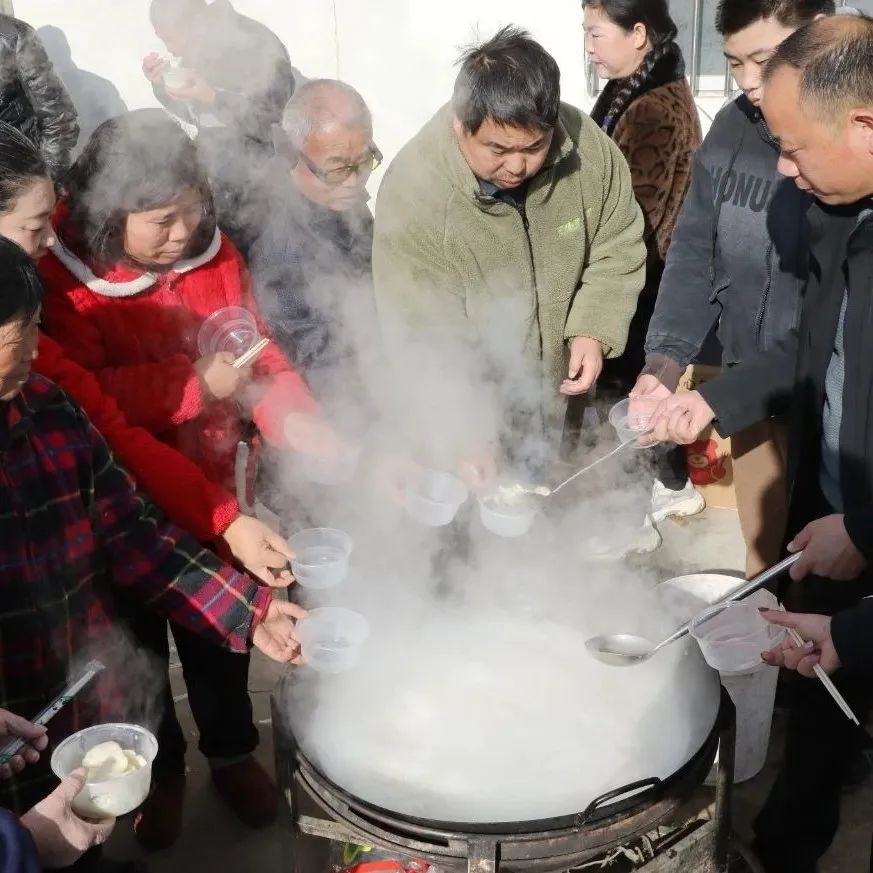同心e语·陶冰峰委员新媒体联合工作室“社情民意挂钩村”在卢集镇周岗嘴村揭牌